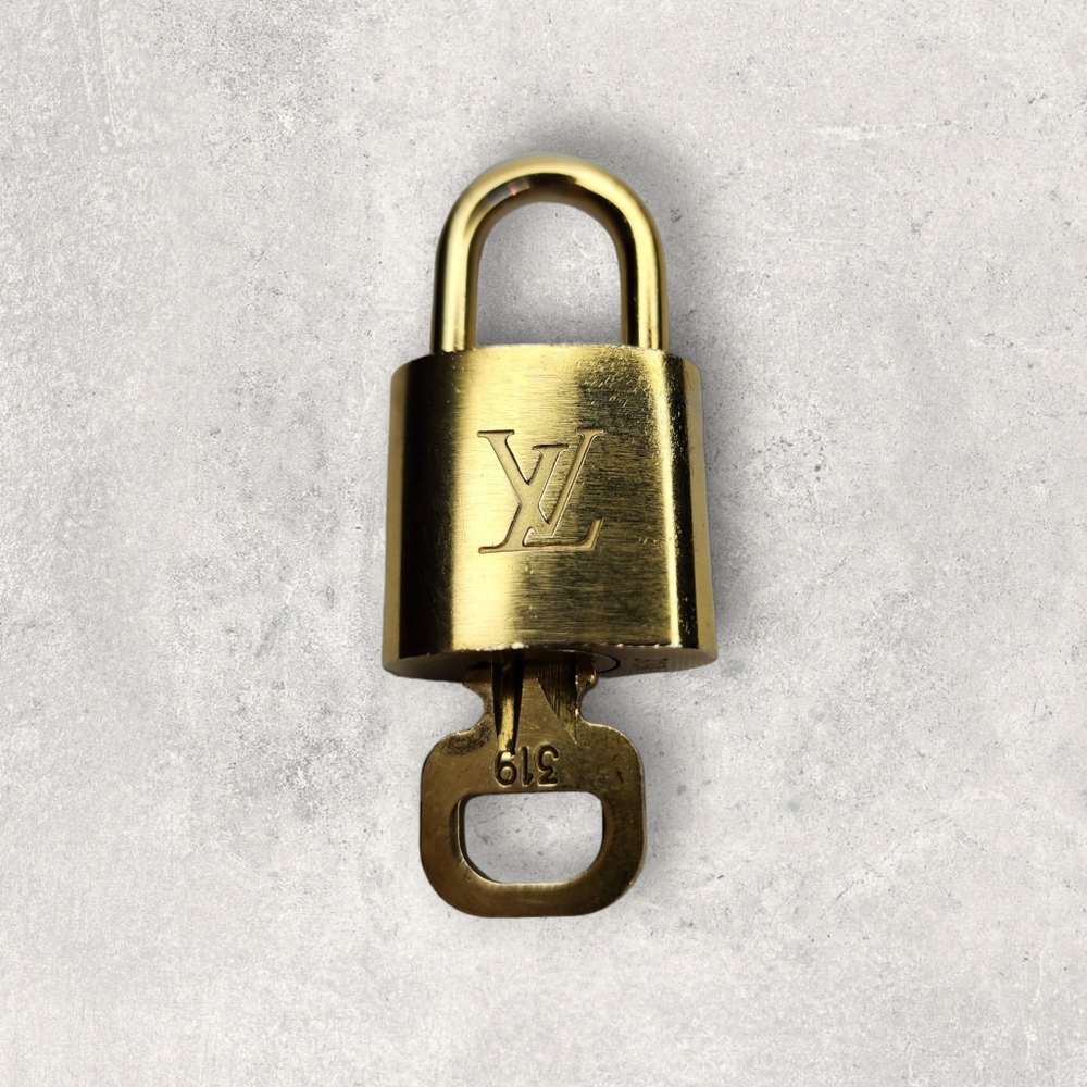 LV Louis Vuitton Lock and Key #319